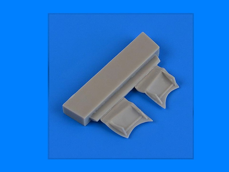 QB72527 F4F-4 Wildcat undercarriage covers 1/72